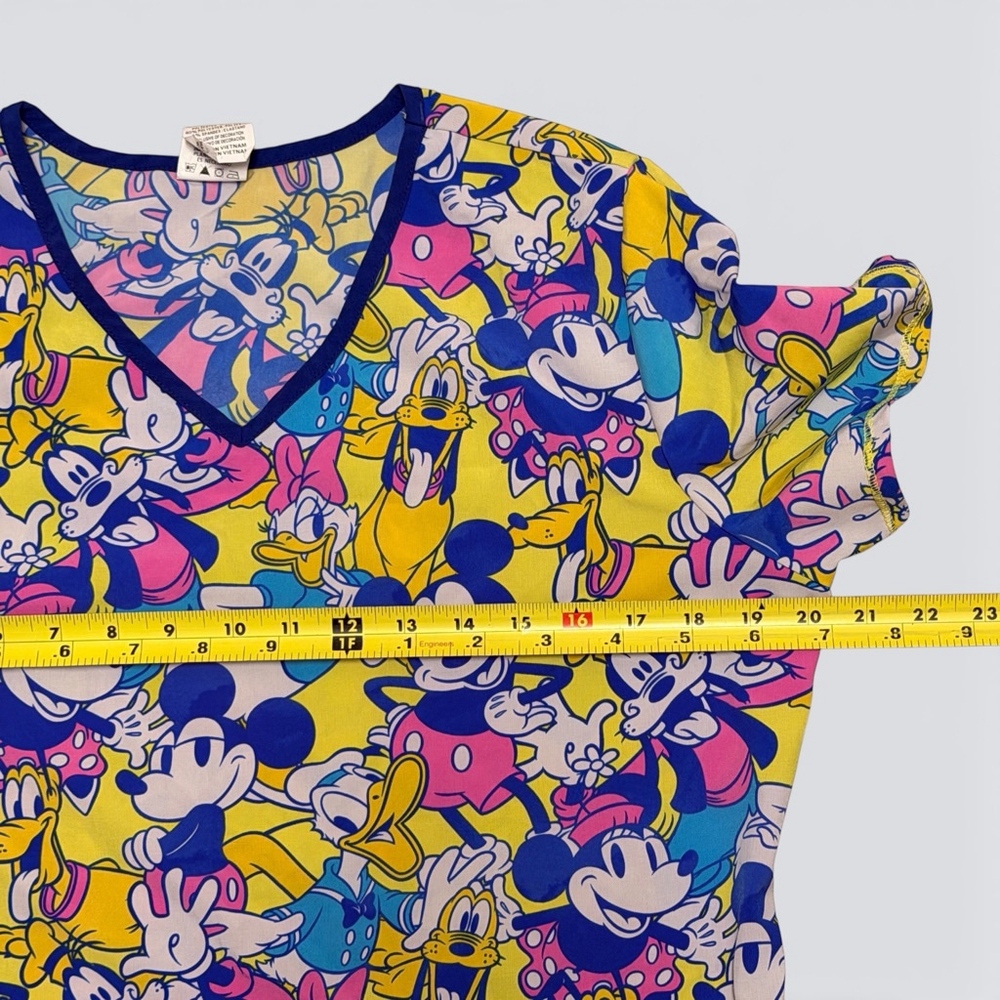 Disney Scrub Top Women’s M Mickey Minnie Pluto V-Neck Pockets Nurse Medical - Picture 5 of 13